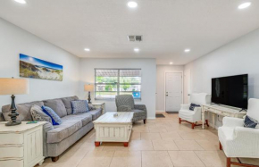 13 Mi to Hudson Beach Spring Hill Home with Lanai